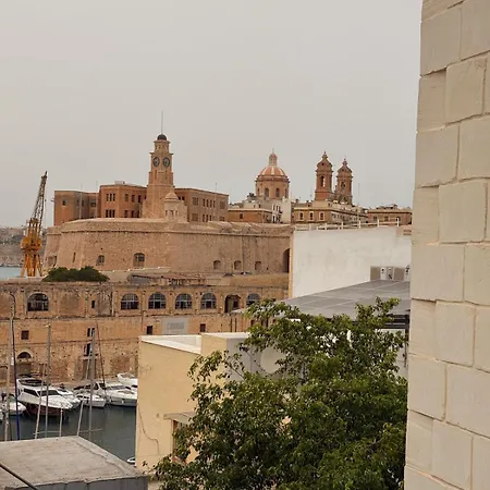 Traditional Maltese Family Townhouse - Cospicua