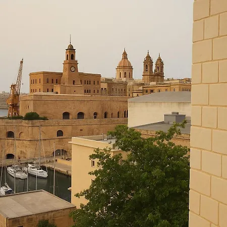 Traditional Maltese Family Townhouse - * Cospicua