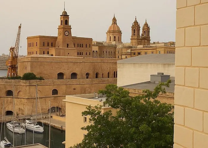 Traditional Maltese Family Townhouse - * Cospicua