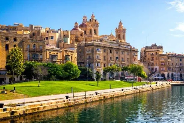 Traditional Maltese Family Townhouse - Cospicua